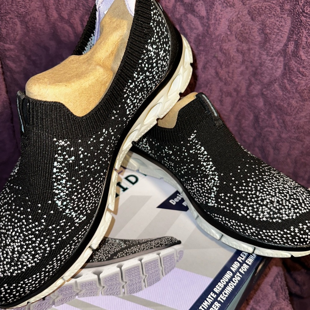 Skechers